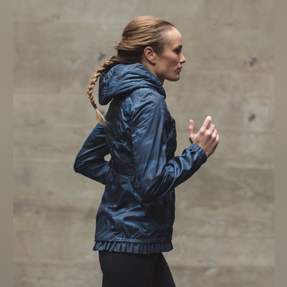 Lululemon Camo Navy Spring Run Jacket w/ Rose Gold Zipper - Sz 8 - Picture 1 of 4